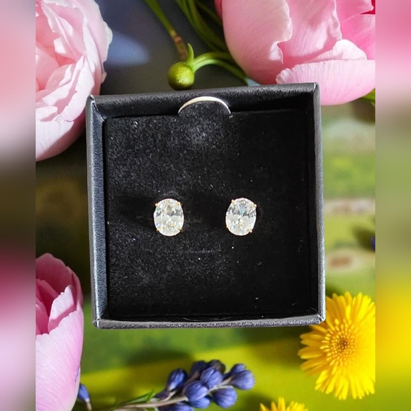 BADGLEY MISCHKA Elegant Gold-Tone Everday Crystal Stone Studs - Picture 1 of 6